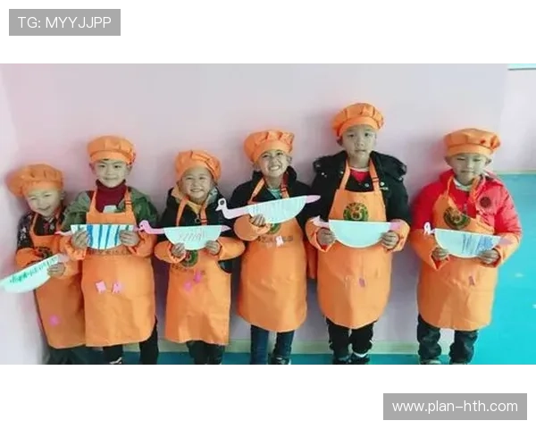 《足球巨星光辉下的荣耀与梦想：谁是你心中永恒的传奇》