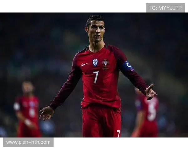 荣耀叉50手机壳与C罗联名设计 打造专属足球球星风尚